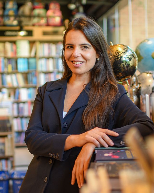 Juliana Camargo at a bookstore